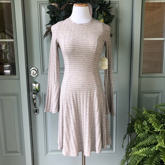 NWT Altar’d State Bell Sleeved Dress - Picture 7 of 7